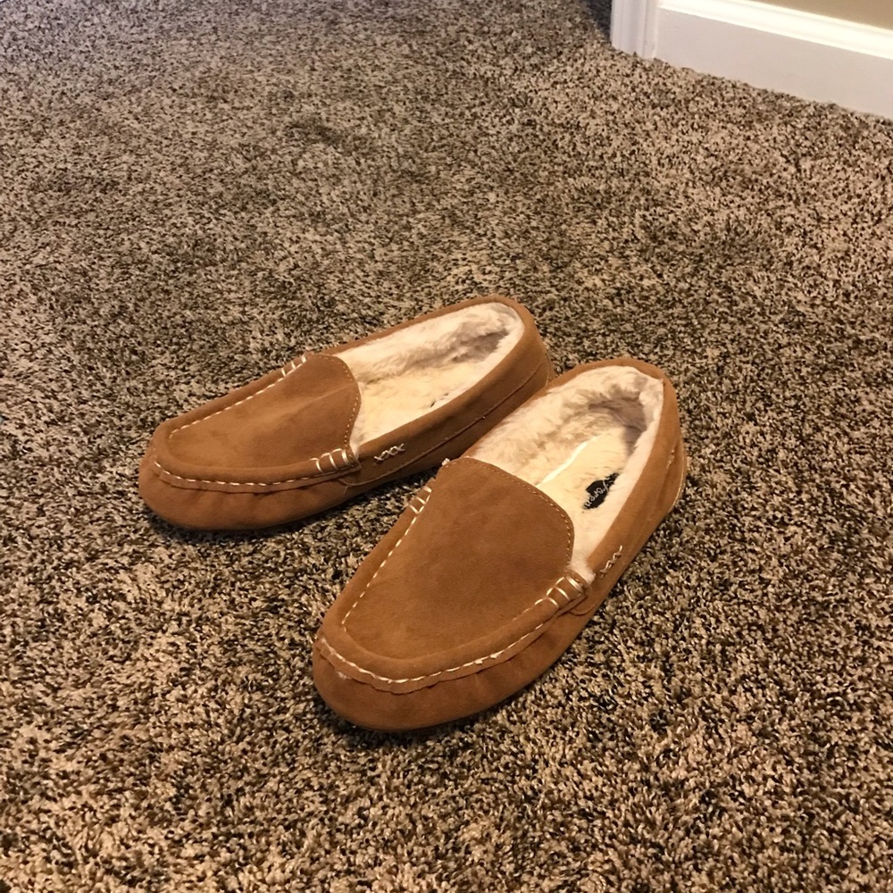 Moccasin slippers